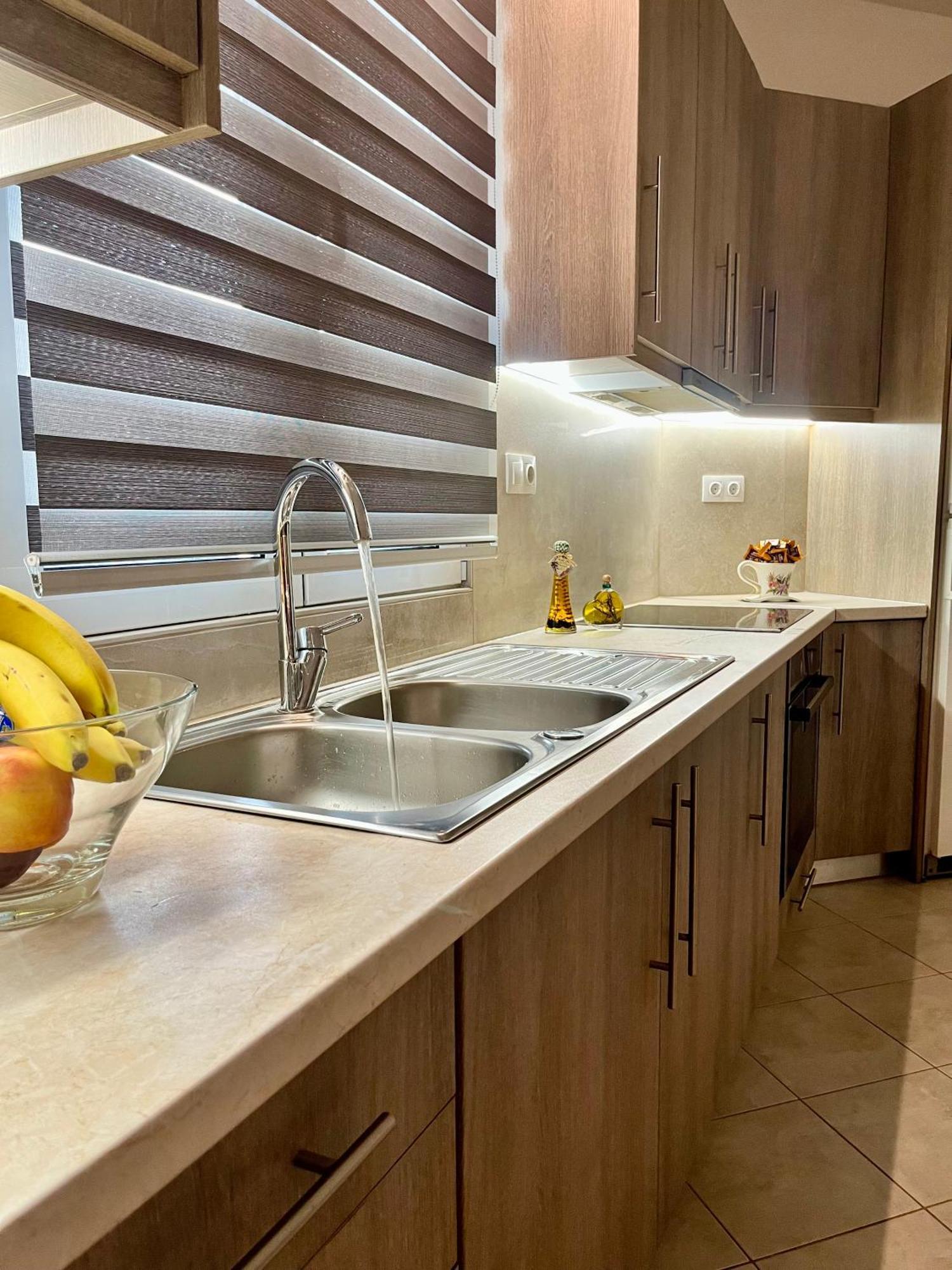 Lia'S Luxury Apartment - Near Airport Koropion Exterior photo